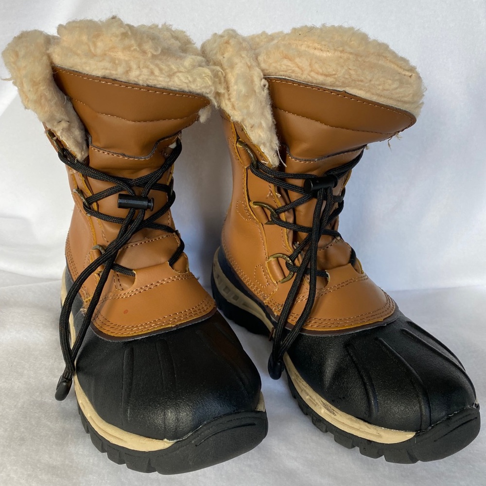 Bearpaw Youth Size 4 Lace Up Winter Boots
